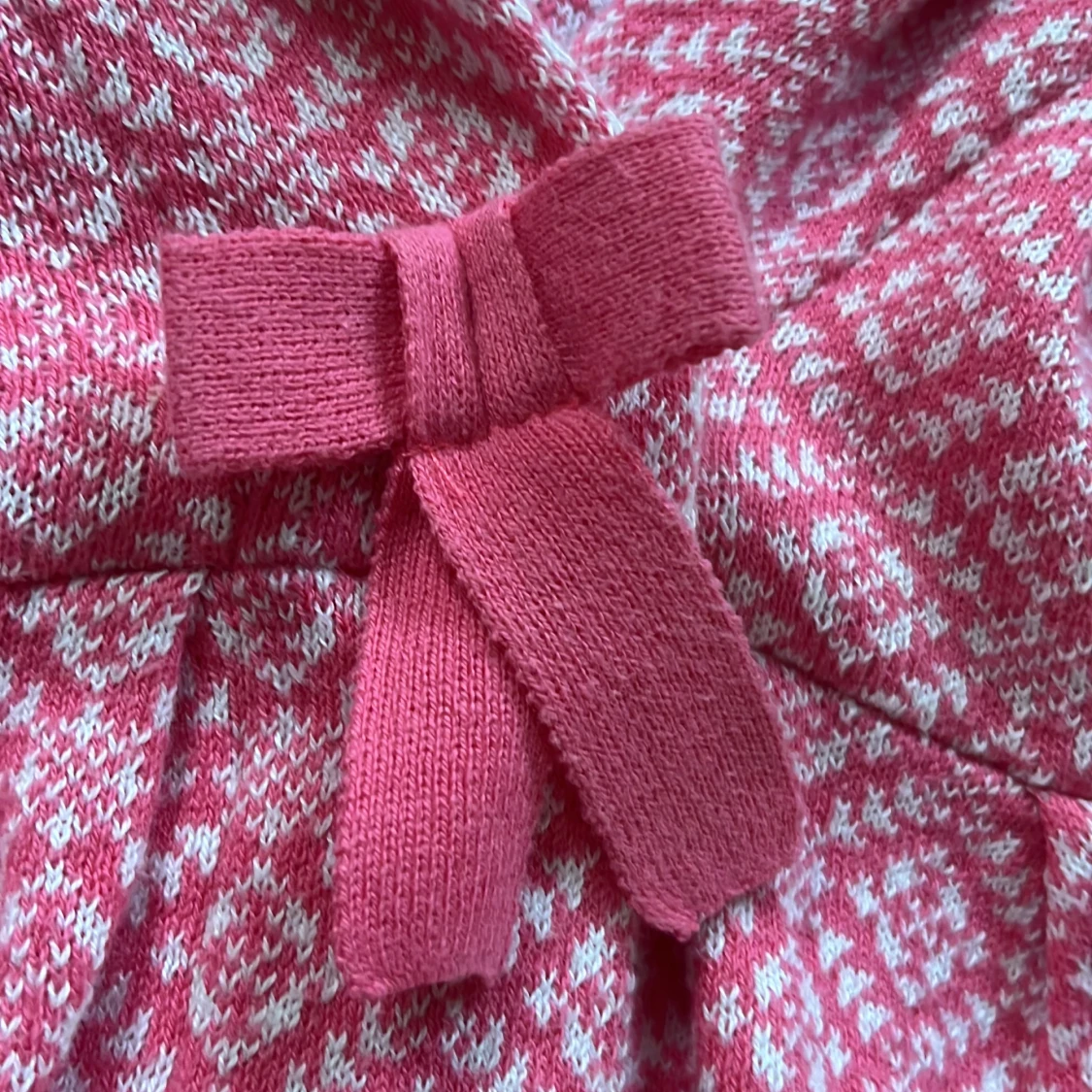 Rosa stickad kofta med rosett - 2