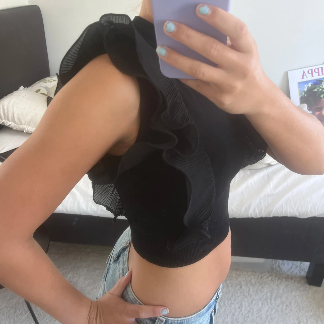 Svart kort topp med volanger  - 1