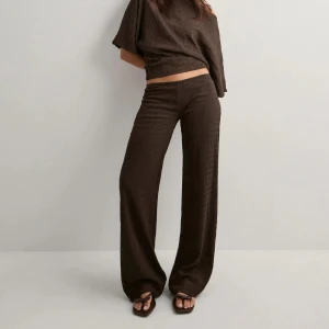 Stunning Low Waist Structure Pants - Nelly - Helt nya med prislapp på, passade inte mig och hann inte retunera✨