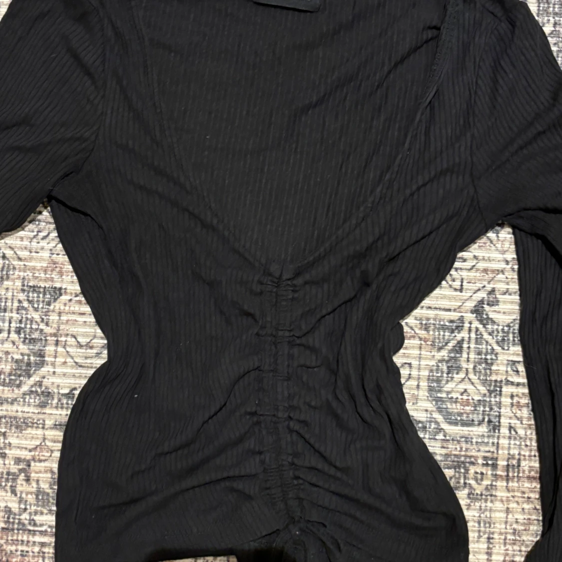 Svart ribbad topp med snörning Even&Odd - 1