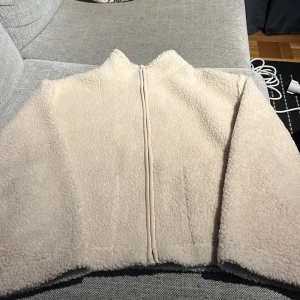 Beige teddyjacka från newyorker  - Beige teddyjacka från newyorker 