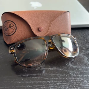 Ray-Ban brunmelerade solglasögon - Rayban boyfriend, använd i gott skick.