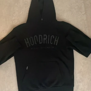 Hoodrich Tröja - Perfekt skick, inte använd så många gånger, perfekt för sommaren
