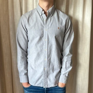 Ralph lauren skjorta - Säljer nu denna feta Ralph lauren skjortan i storlek M, slimfit | skick 9/10 | modellen är 185 cm lång och väger ca 77 kg | fraktar oftast samma dag annars nästa dag🙌