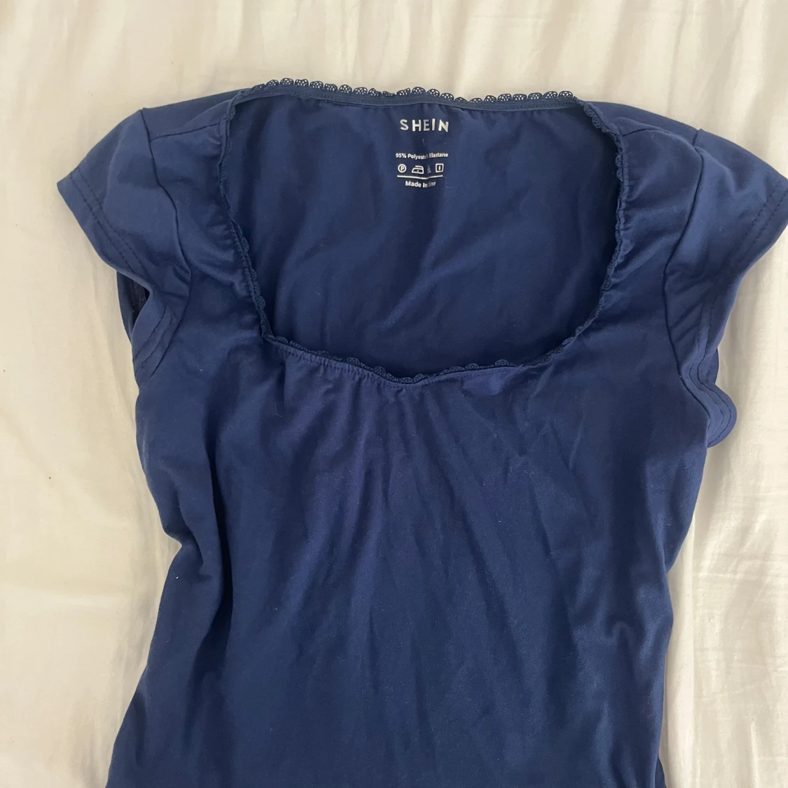 Marinblå topp med spetskant från SHEIN - 2