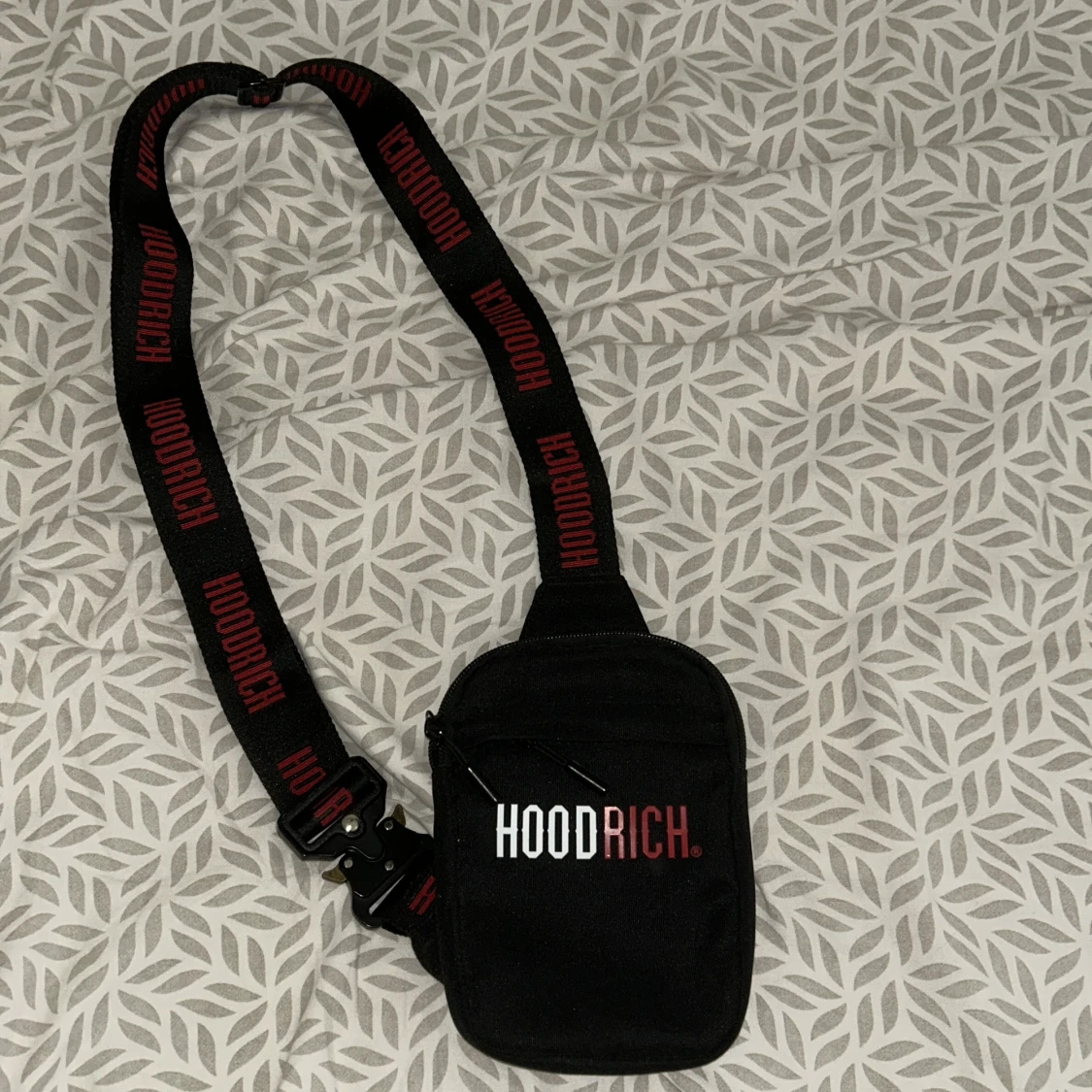 Svart axelväska från Hoodrich