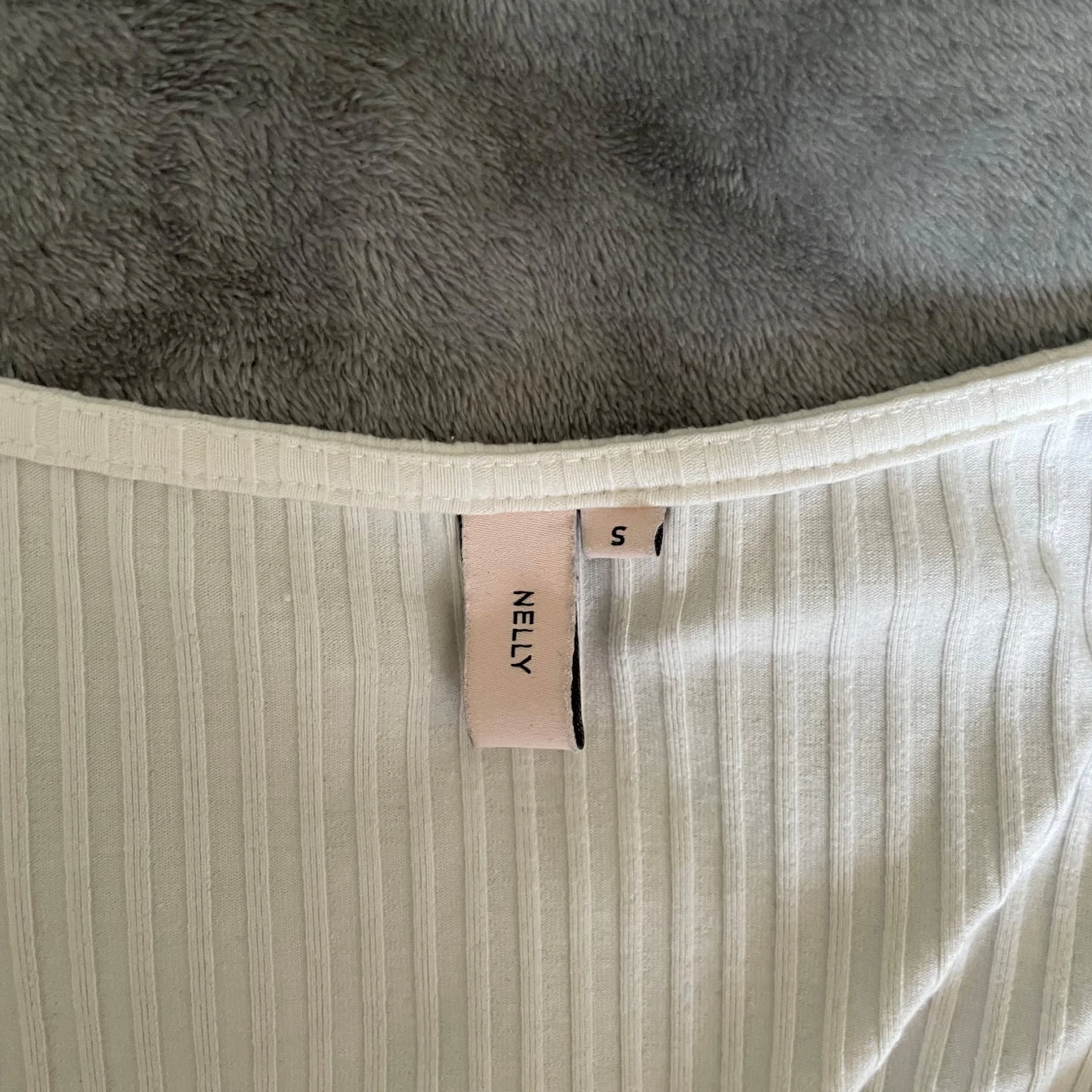 Vit ribbad croppad topp från Nelly - 3