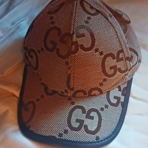 Beige keps - Snygg keps fungerar med vilken stil som helst. Mer information skriv privat