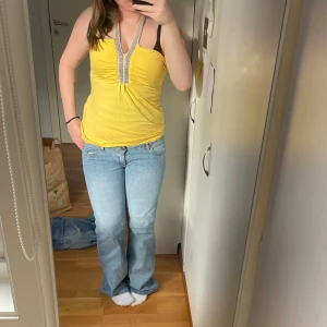 Söt topp  - Jätte fin gul somrig topp från Angie,väldigt bra skick 💕storlek s/m
