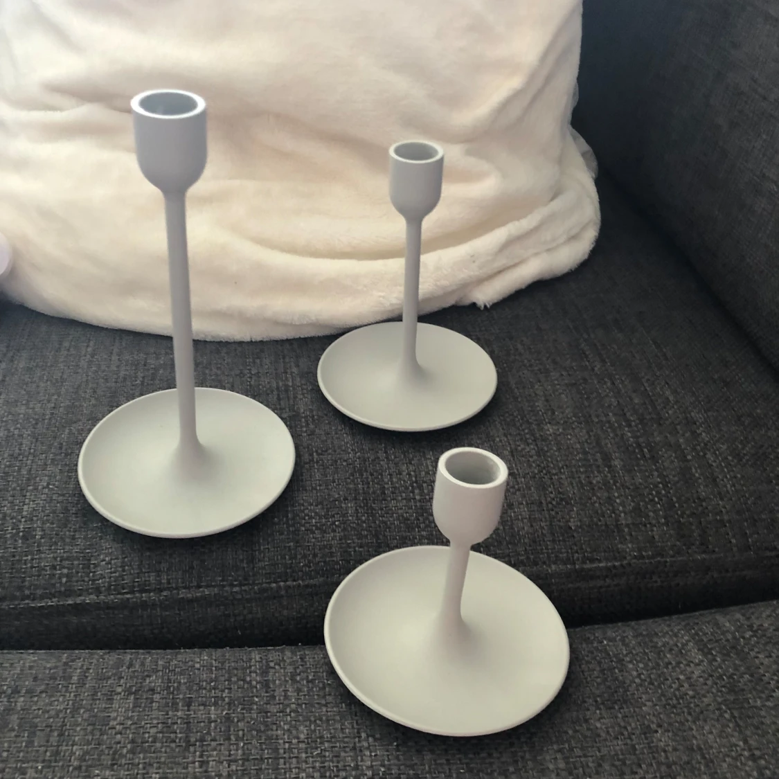 Tre ljusgråa ljusstakar  - 1