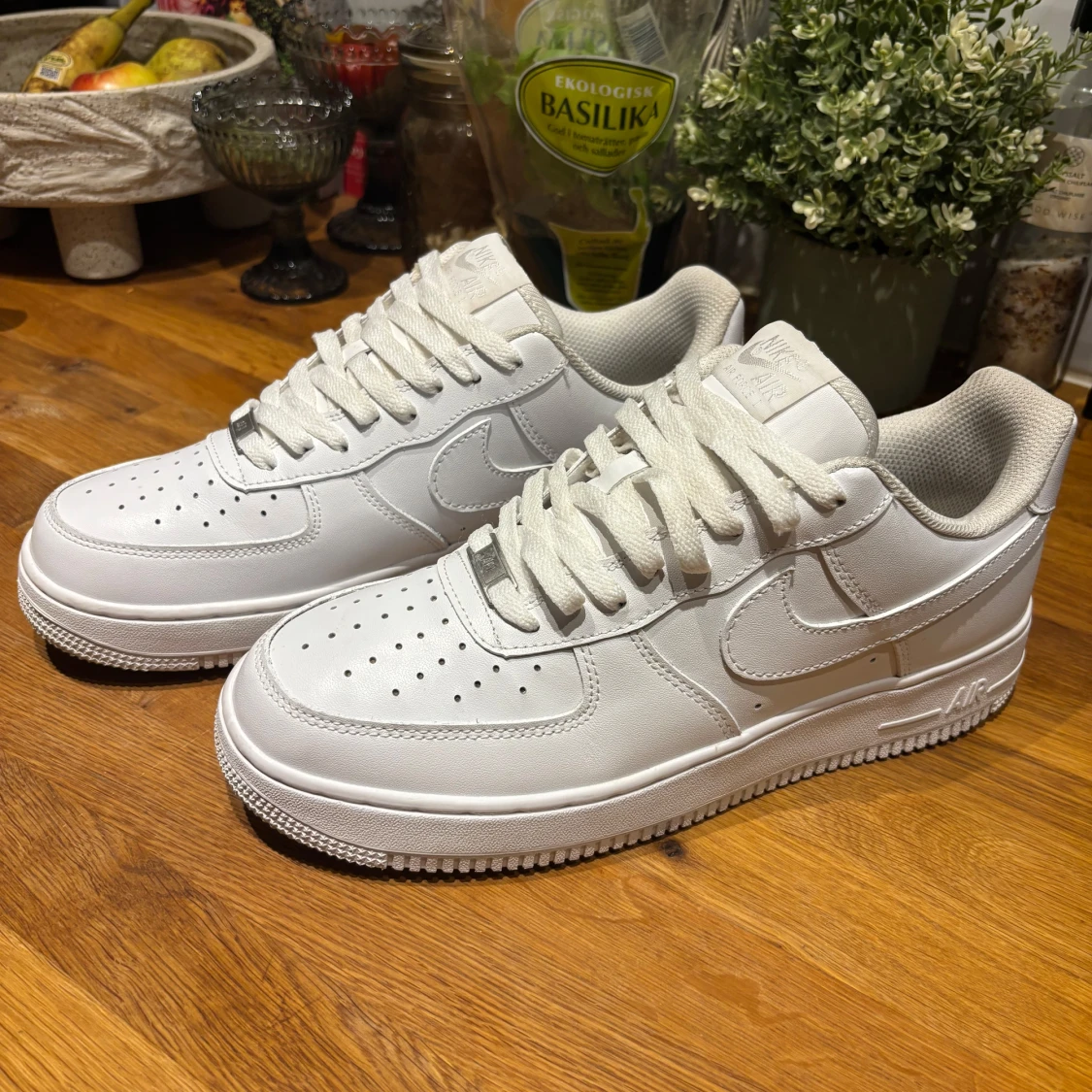 Nike Air Force 1 helvita sneakers