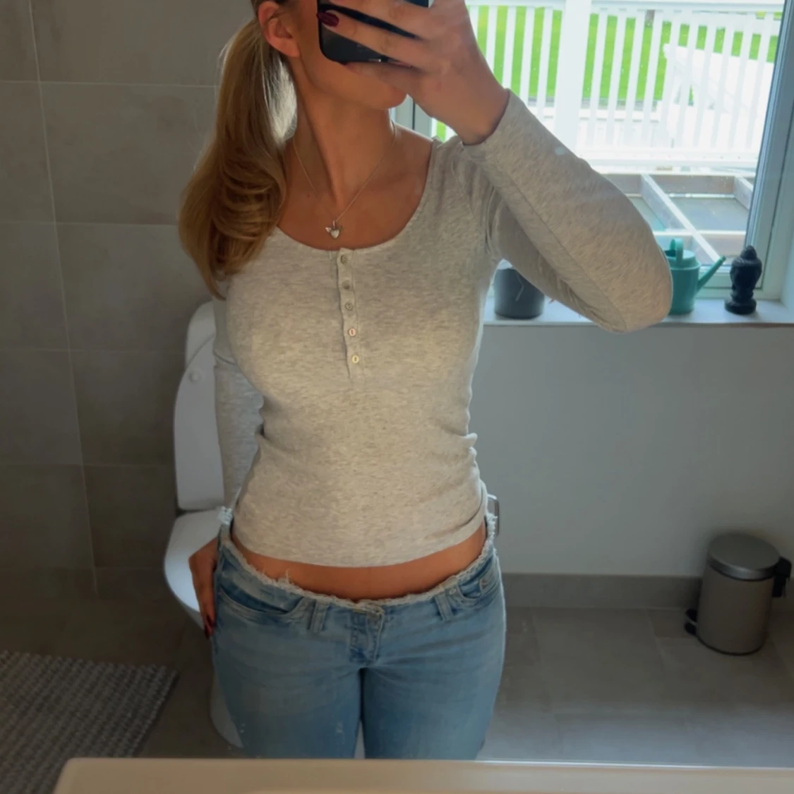 Ljusgrå långärmad 