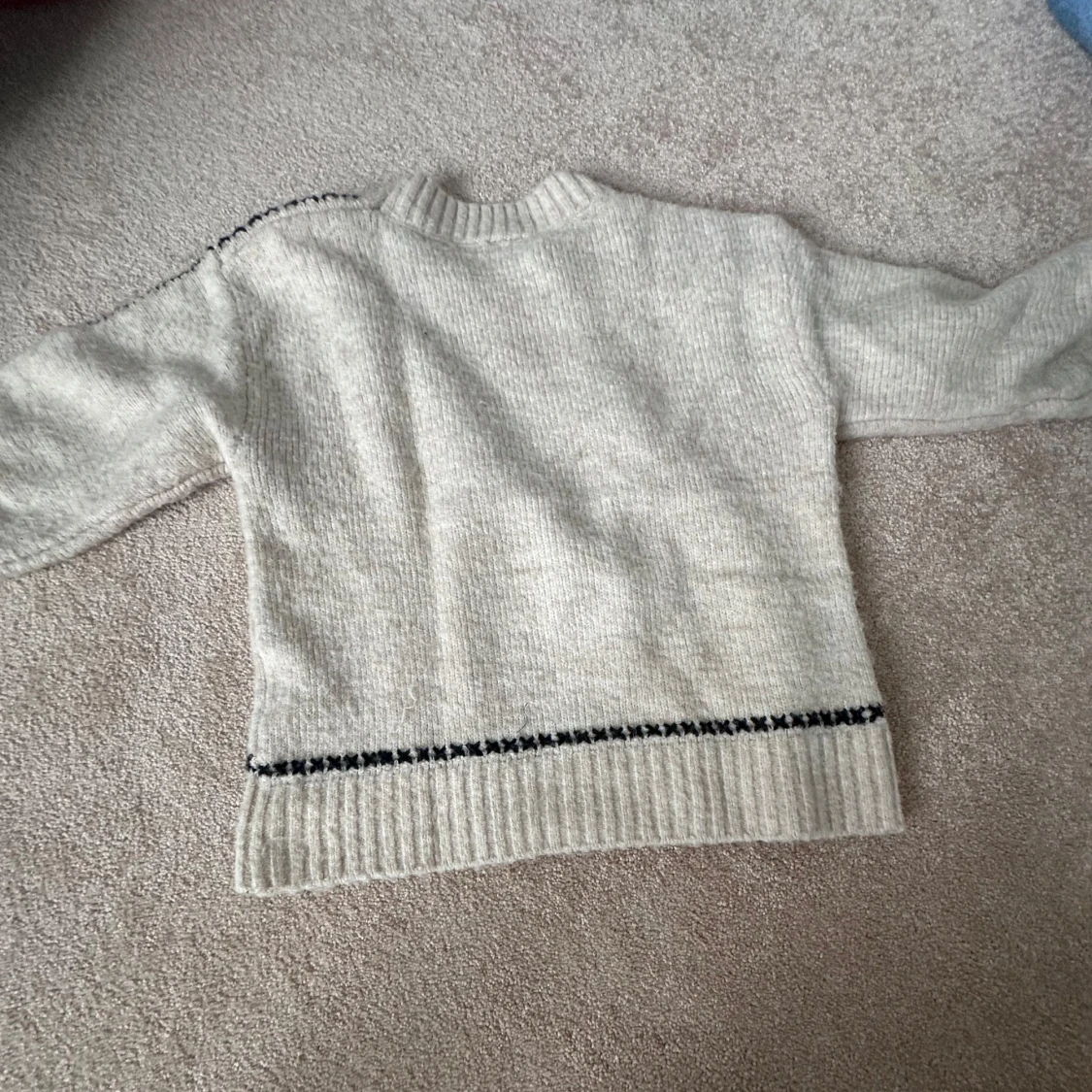 Beige stickad tröja från Lindex - 1