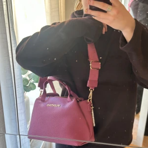 Rosa axelväska från Valentino - Knappt använt den☺️