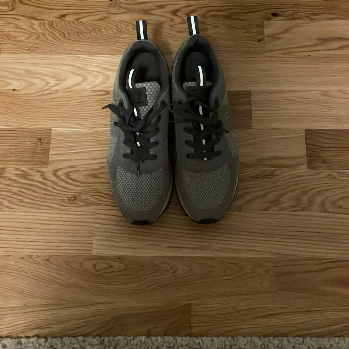 Grå sneakers från EA7 Emporio Armani