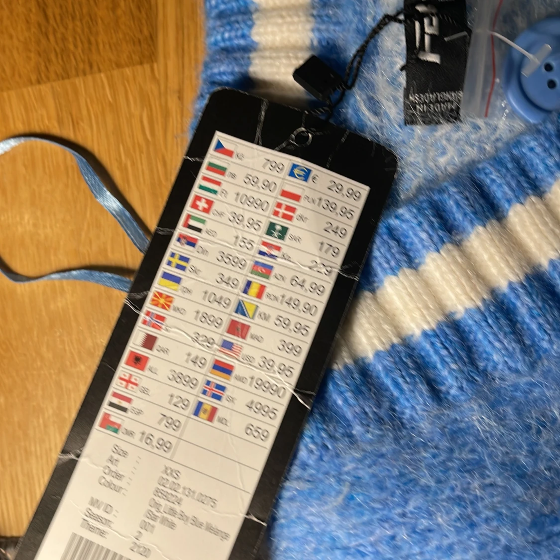 Blå fluffig kofta med blommor från FJ - 2