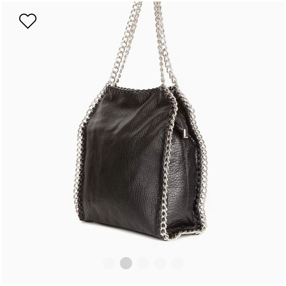 Svart axelväska med kedjedetaljer