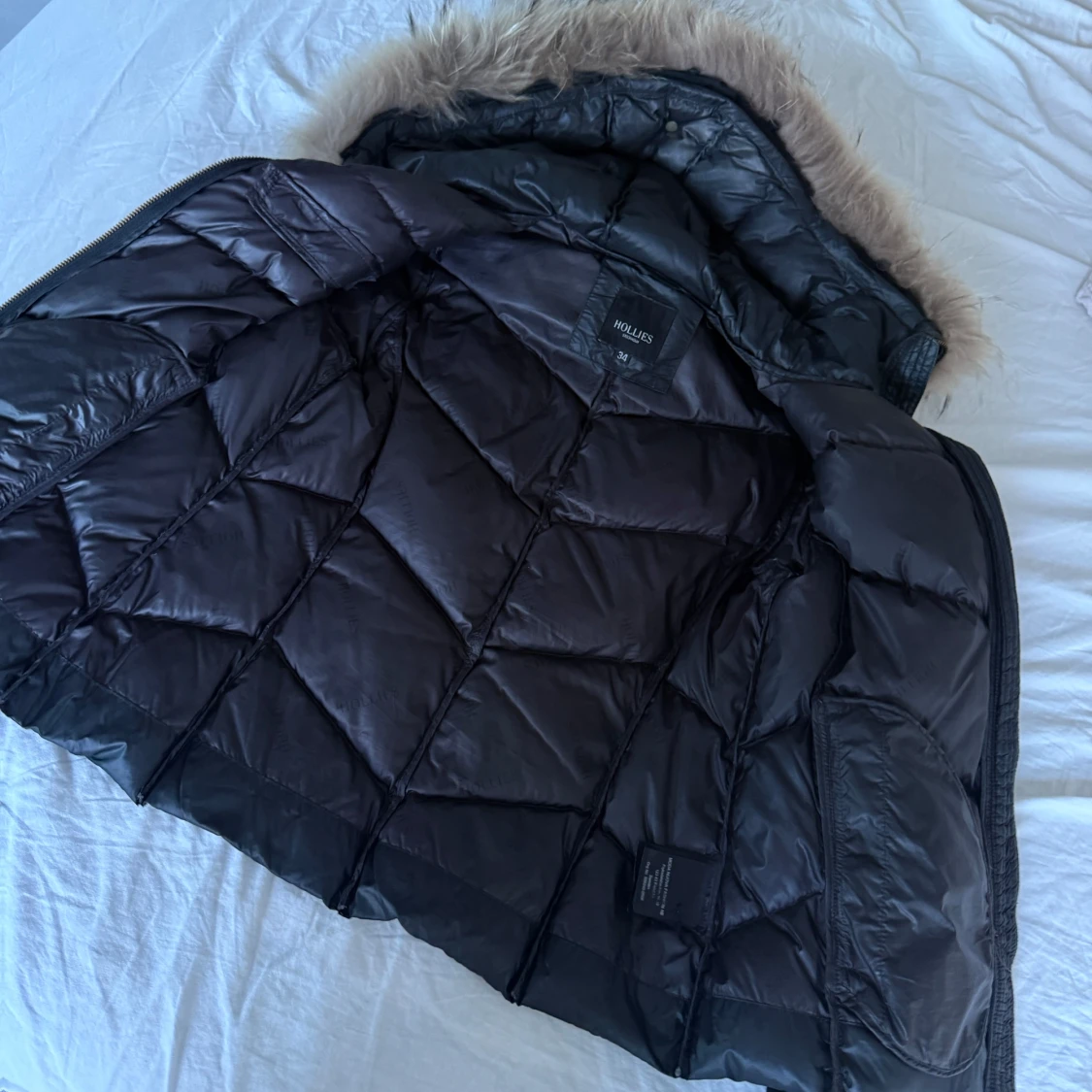 Svart pufferjacka från Hollies  - 2