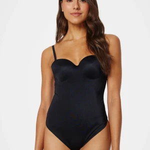  Dorina body - Säljer min nästan helt oanvända Dorina body då den inte kommer till användning och är lite för liten. kontakta mig gärna för privata bilder💕💕