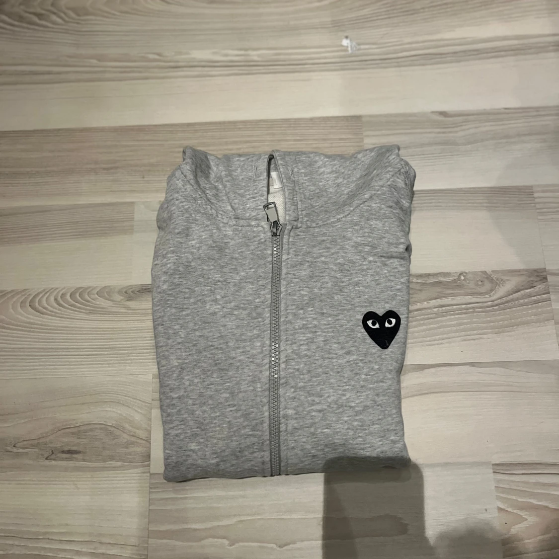 Grå hoodie Comme des Garçons Play