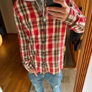 Rutig skjorta från Ralph Lauren - Fet rutig skjorta/overshirt från Denim & Supply Ralph Lauren| storlek S | Skriv vid funderingar! Säljer pga passar ej mig (Bilderna är frånta han jag köpte den av) 