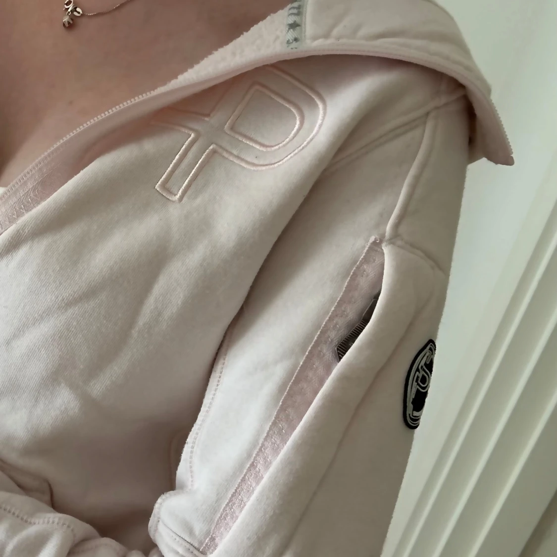 Ljusrosa hoodie från Pelle P - 1