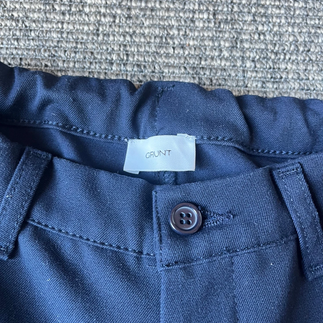 Midnattsblå kostymbyxor från Grunt - 2