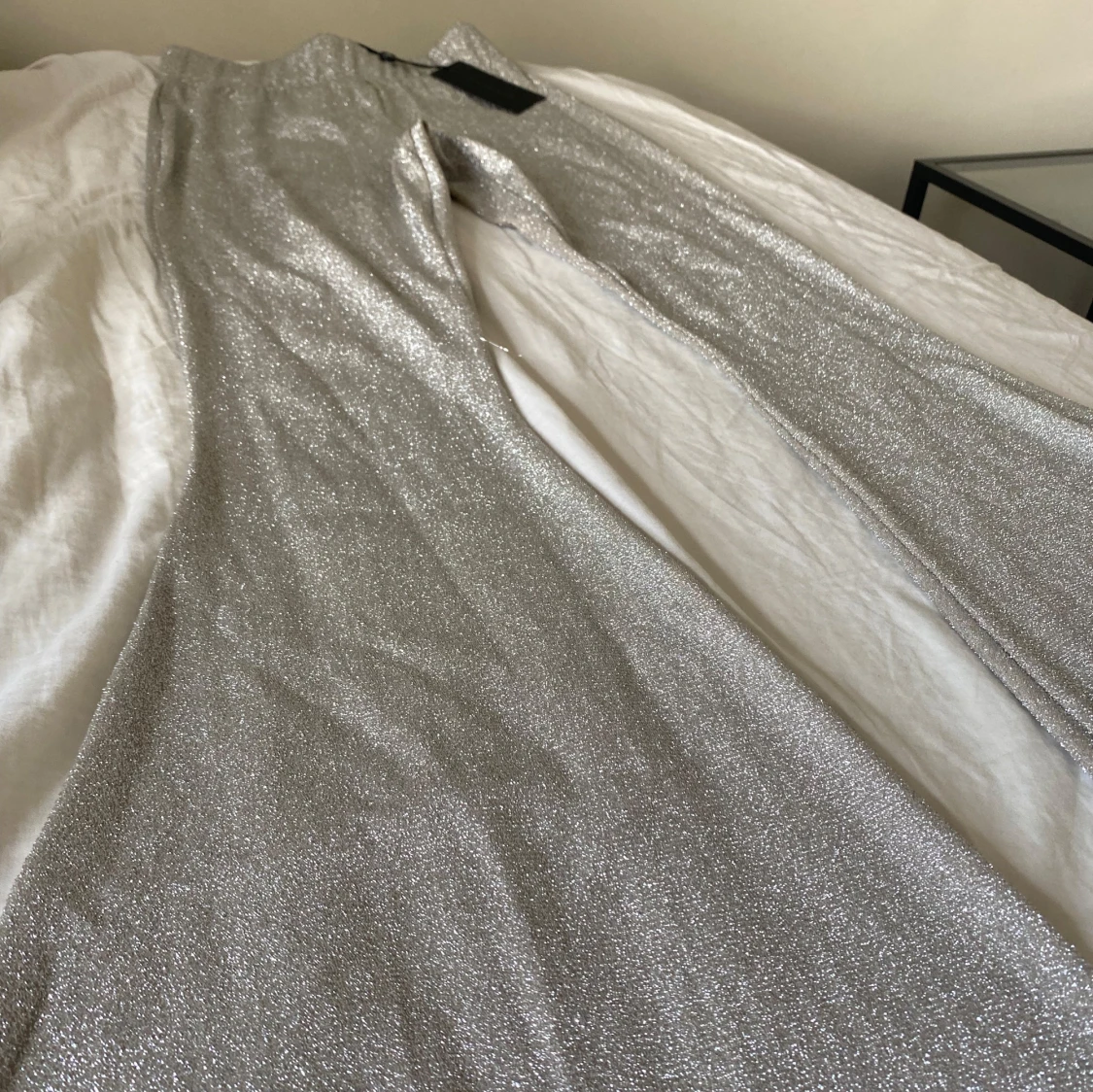 Glittriga silver bootcut byxor - 1