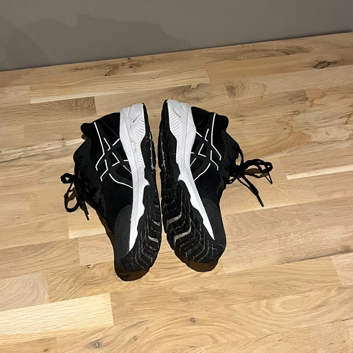 Svarta Asics sneakers - 2