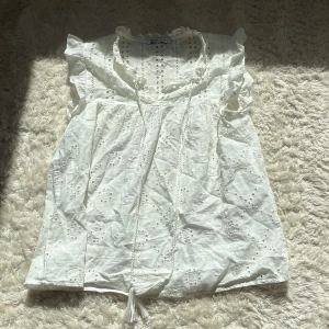 vit blus från only  - Jättefin vit blus från only 💕💕🤗