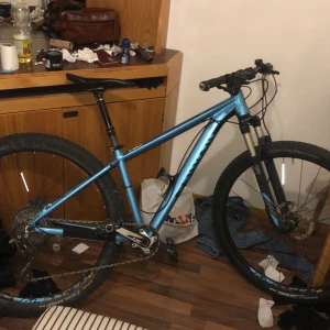 Cykel  - En skön cyckel hjälper en vän o sälja den 