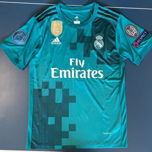 Ronaldo Real Madrid Fotbollströja  - Helt ny Ronaldo Real Madrid Fotbollströja i storlek M