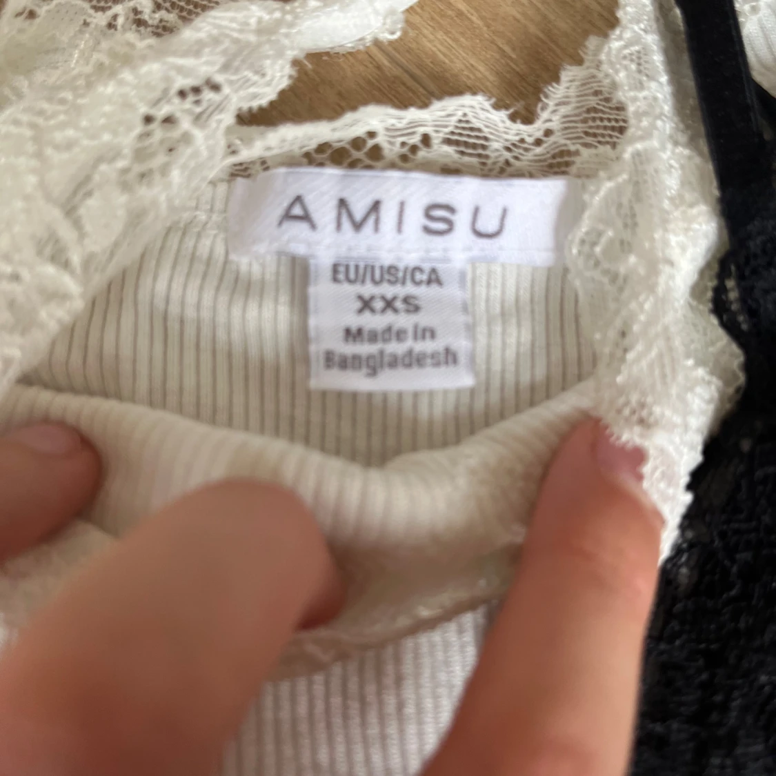 2 ribbade spetslinnentoppar Amisu XXS - 1