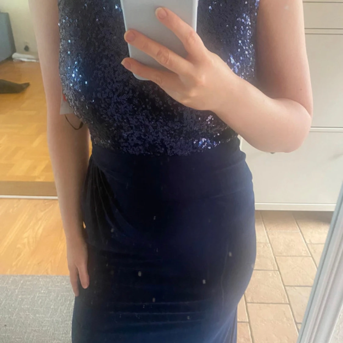 Marinblå långklänning med paljetter - 2