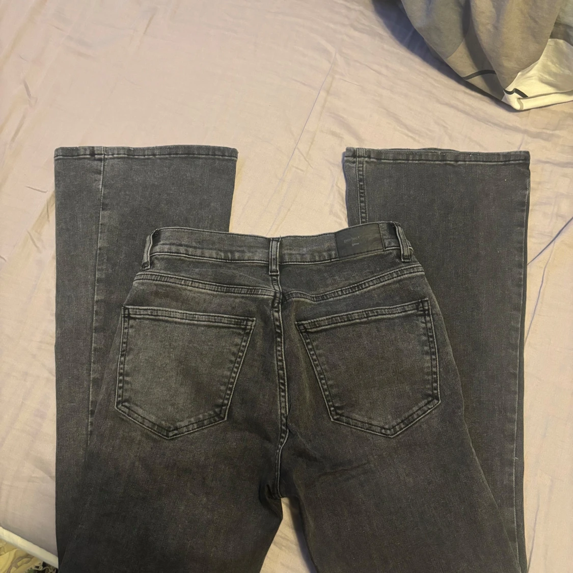 Gråa bootcut jeans från Select Jeans - 4