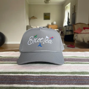 Golfkeps - Snygg  Golfkeps perfekt till sommaren. Har fler kepsar och tröjor (NYA) så en bra paket deal kan ordnas.