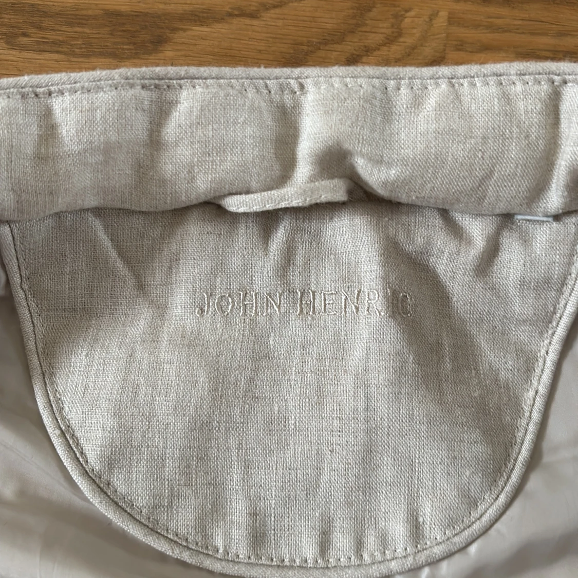 Beige quiltad dunväst från John Henric - 1