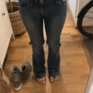 Jeans med hål - Supercoola och Lågmidjade 