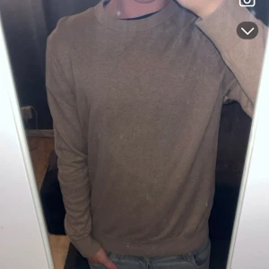 Beige sweatshirt - Beige sweatshirt - H&M - Storlek M - Mycket bra skick - Nypris: 449kr - Mitt pris - 199kr - hör av dig vid funderingar 💫