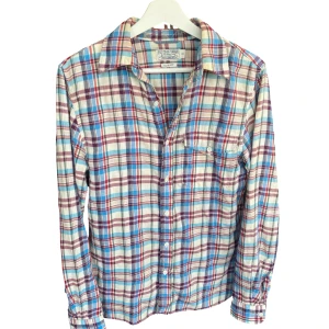 Ralph lauren polo jeans flanellskjorta  - Säljer denna rikigt snygga Ralph lauren polo jeans CO Flanellskjortan!⭐️Skick : NYSKICK!🙌 Storlek S passar S!🤝Hör gärna av er om ni har funderingar!👍