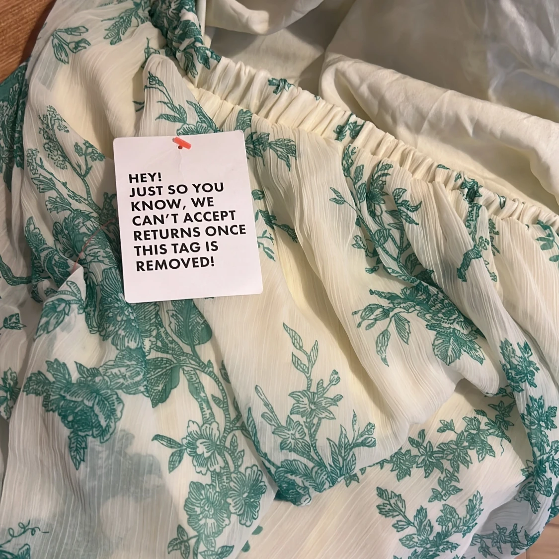 Vit och grön blommig omlottklänning - 3