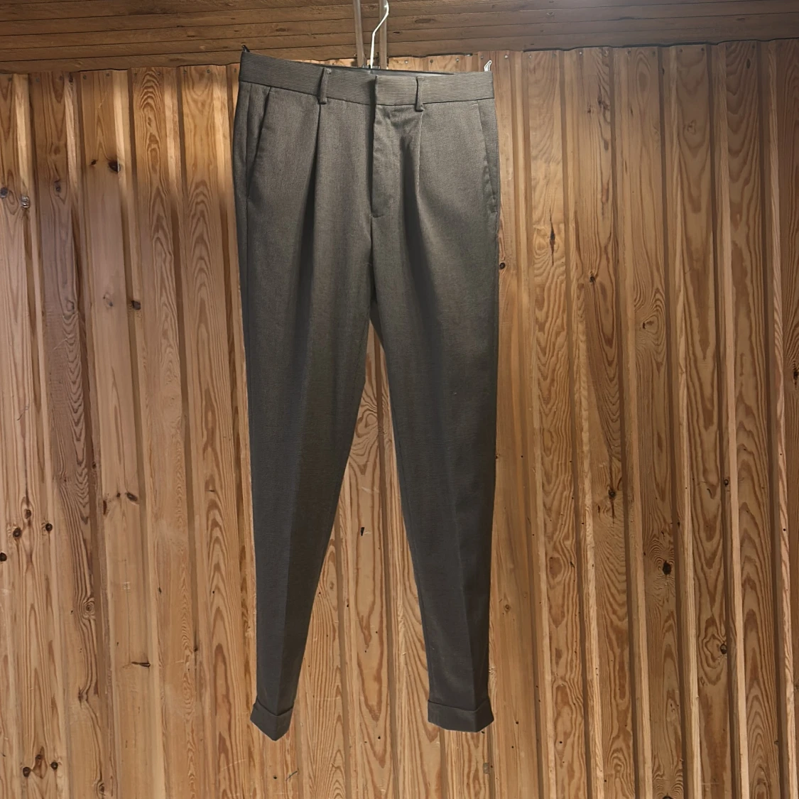 Grå kostymbyxor från ASOS Design