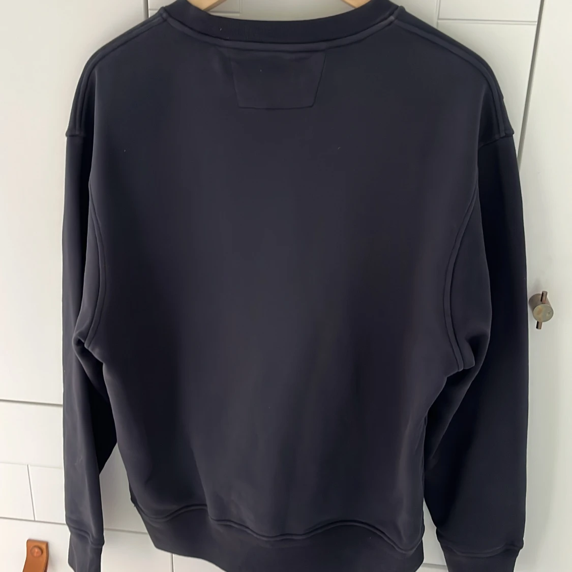 Mörkblå sweatshirt från C.P. Company - 2