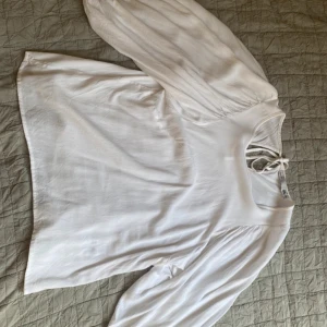 White blouse - White blouse from lager 157, (scandinavian store). Size Xs. Very good condition and nice and cool for hot summer days. 