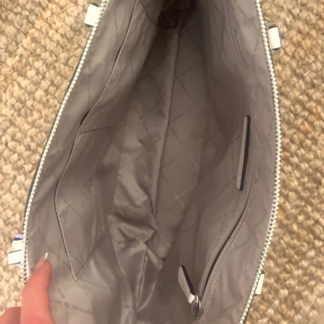 Vit handväska från Michael Kors - 1