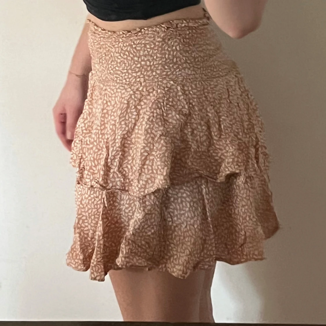 Beige/rosa volangkjol med mönster - 1