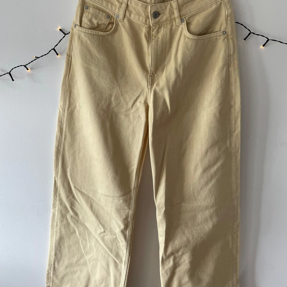 Beige wide jeans från H&M - 1