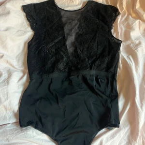 Spets Body  - Fin body i storlek s, string 