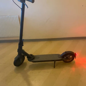 Elsparkcykel (trimmad) - Trimmad Xiaomi essential lite som går 31km/h    Har använts i ett år    (Priset kan diskuteras) 