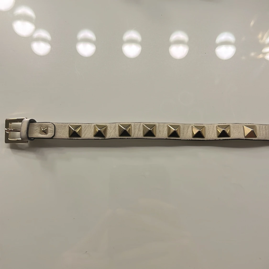 Beige/guldig valentino rock stud armband - 2